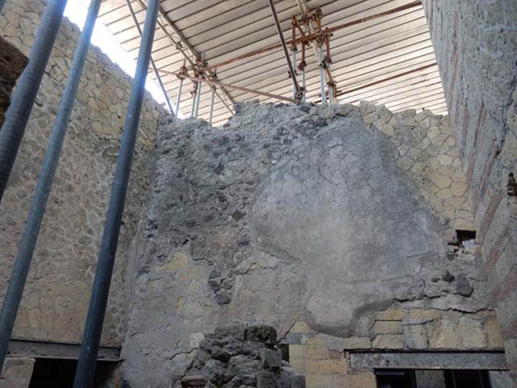 IV.21, Herculaneum. May 2018. Upper north wall in kitchen area. Photo courtesy of Buzz Ferebee. 