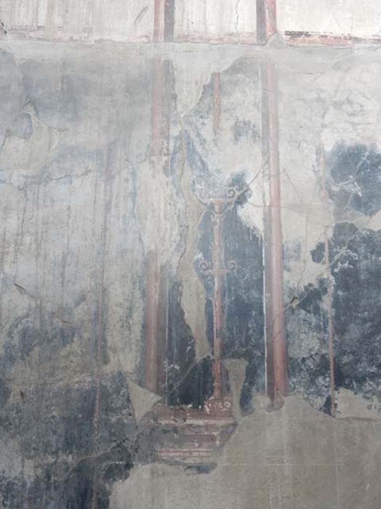 IV.21, Herculaneum. May 2018. Room 6, detail of painted decoration on south wall.
Photo courtesy of Buzz Ferebee. 
