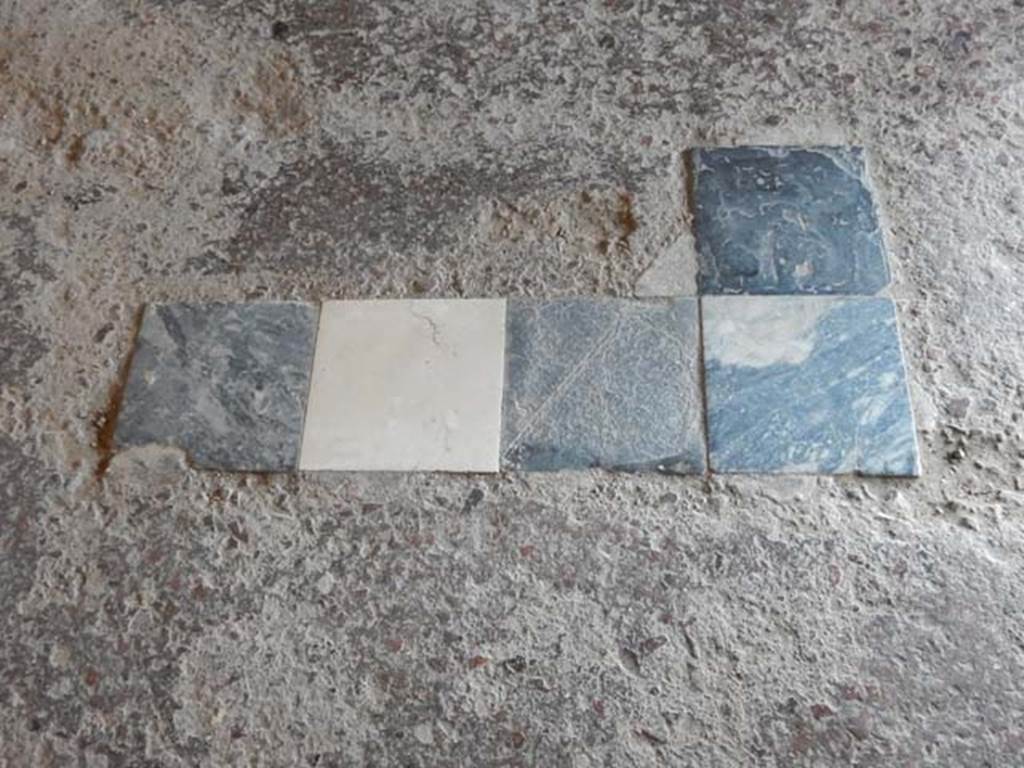IV.21, Herculaneum. May 2018. Room 6, detail of remaining flooring. Photo courtesy of Buzz Ferebee. 