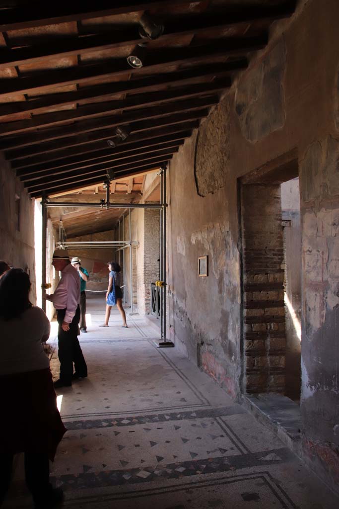 IV.21, Herculaneum. September 2019. Cryptoporticus 28, looking west along north wall. 
Photo courtesy of Klaus Heese.
