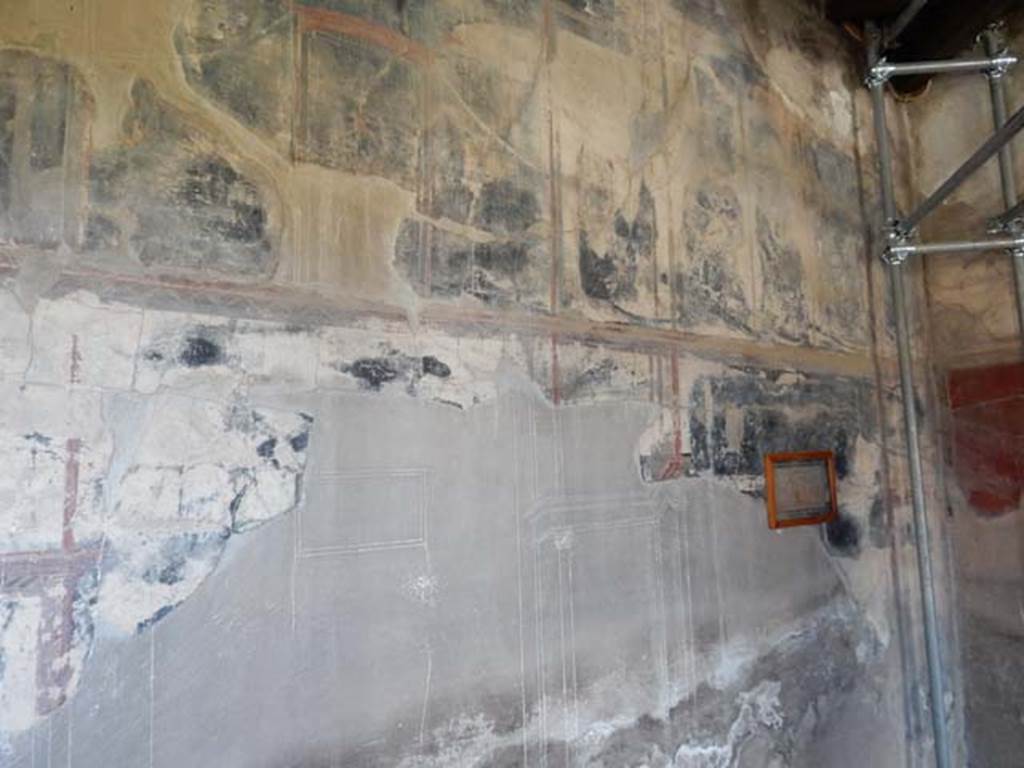 IV.21, Herculaneum. May 2018. Cryptoporticus 28, north wall at east end. Photo courtesy of Buzz Ferebee. 

