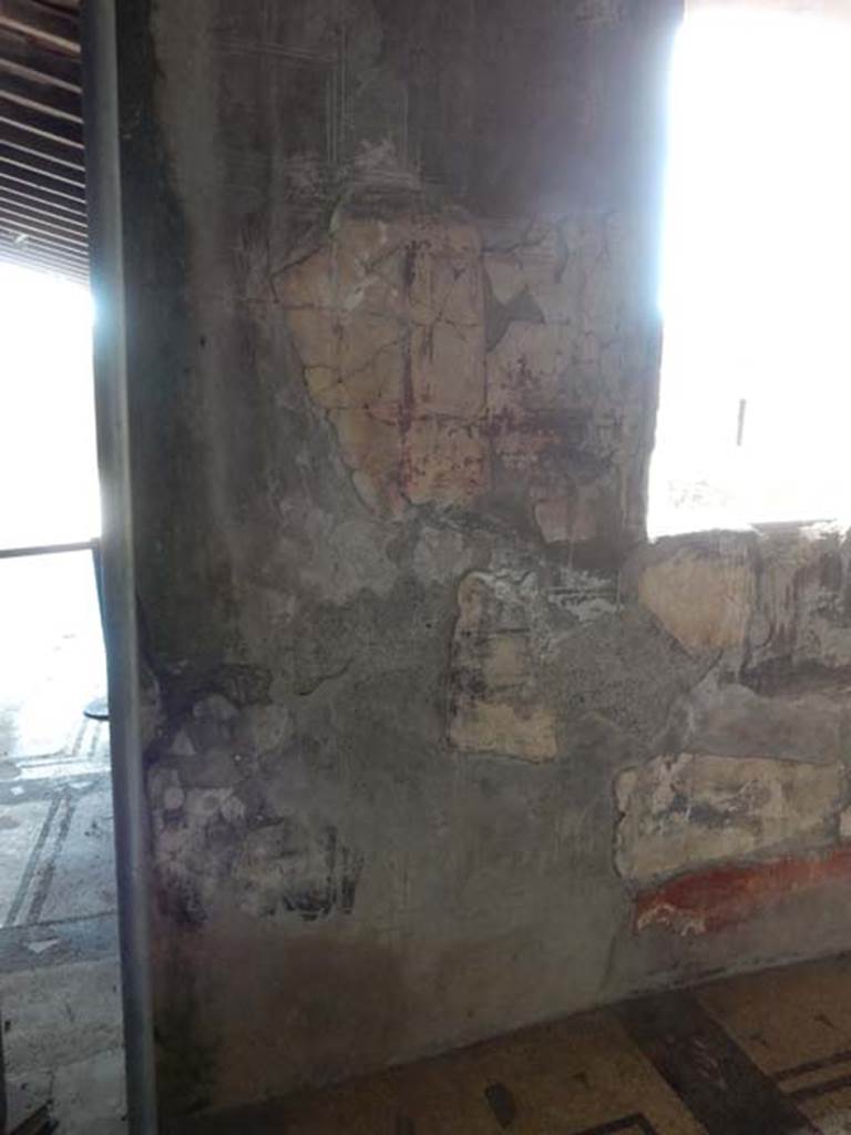 IV.21, Herculaneum. May 2018. Cryptoporticus 28, south wall at east end.
Photo courtesy of Buzz Ferebee. 
