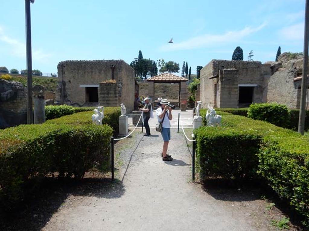 IV.21, Herculaneum. May 2018. Garden 32, looking south from doorway leading out from centre of Cryptoporticus 28.
Photo courtesy of Buzz Ferebee. 
