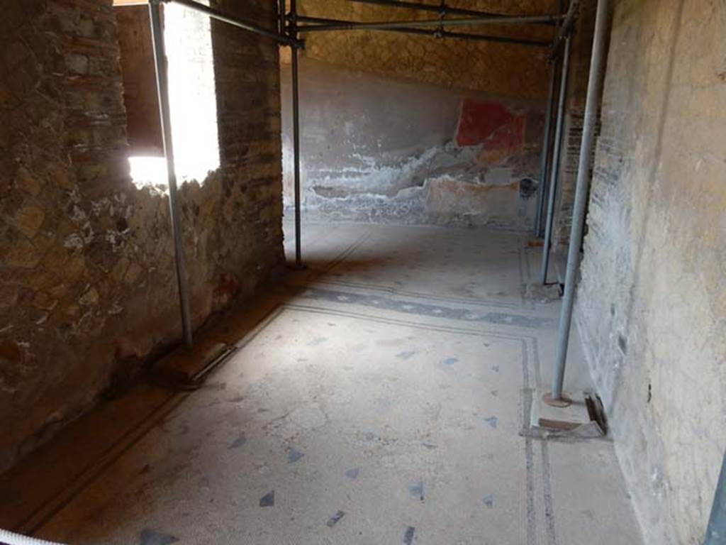 IV.21, Herculaneum. May 2018. Cryptoporticus 28, looking west to Cryptoporticus 31.
Photo courtesy of Buzz Ferebee. 
