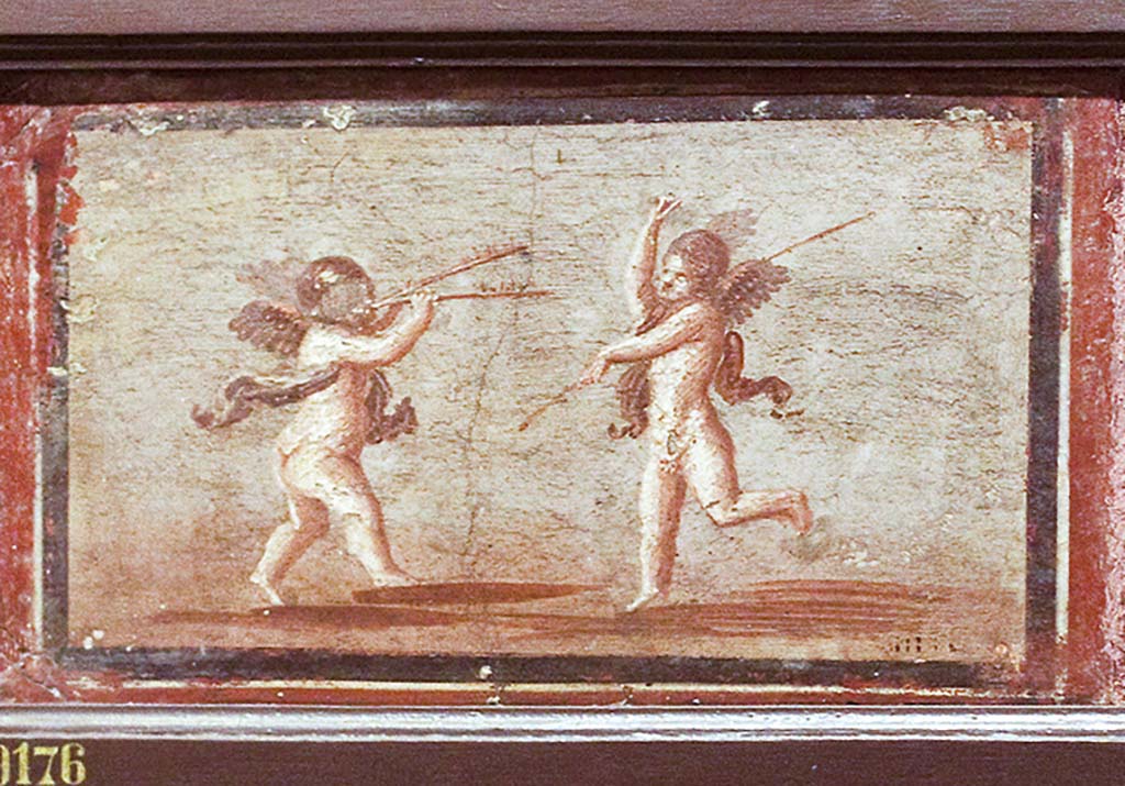 IV.21, Herculaneum. Two cupids, one playing the flute and the other dancing.
Now in Naples Archaeological Museum. Part of inventory number 9176.
