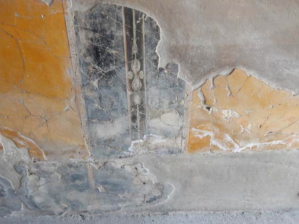 IV.21, Herculaneum. May 2018. Cryptoporticus 29, detail of painted decoration remaining on the east wall.
Photo courtesy of Buzz Ferebee. 
