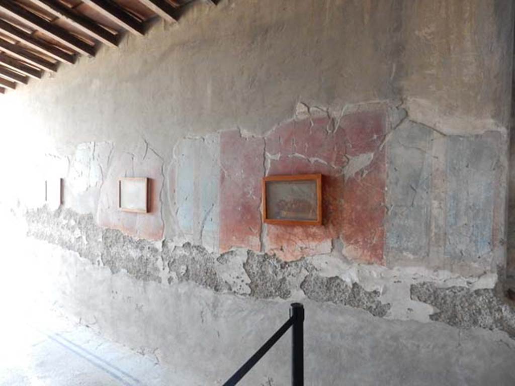 IV.21, Herculaneum. May 2018. Cryptoporticus 29, looking south along west wall of east portico. 
Photo courtesy of Buzz Ferebee. 
