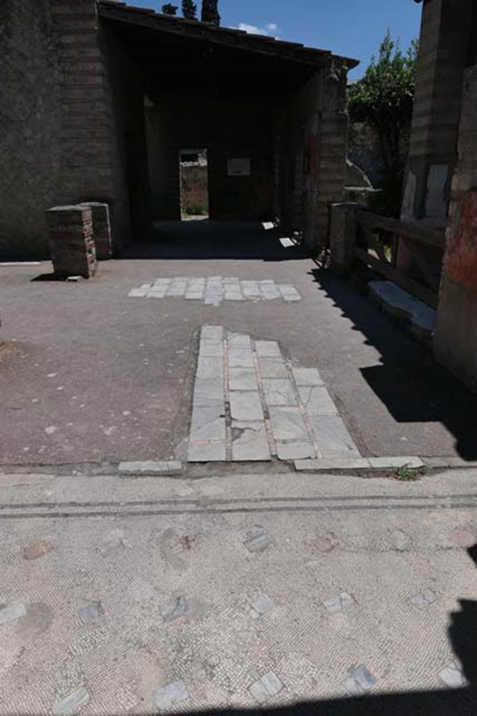 IV.21, Herculaneum, June 2017. Criptoporticus 30, looking east, with oecus room 17, upper left, and with doorway to room 18, on right. Photo courtesy of Michael Binns.

