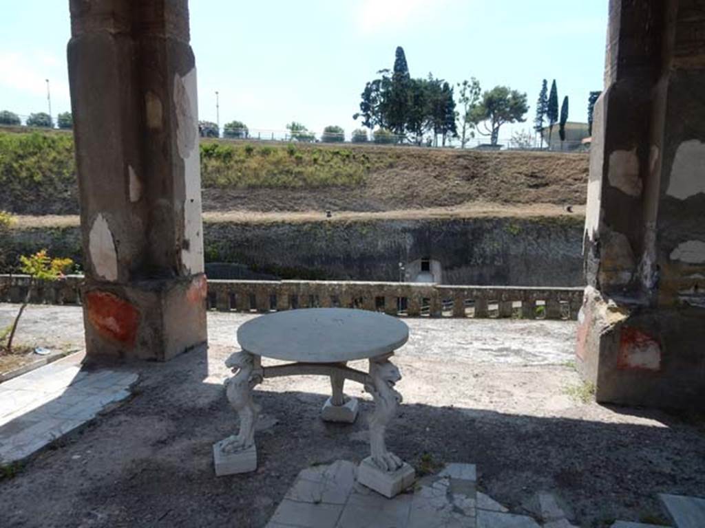 IV.21, Herculaneum. May 2018. Room 18, looking south across pergola 18, towards terrace and beachfront.
Photo courtesy of Buzz Ferebee. 
