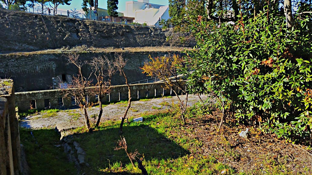 IV.21, Herculaneum. Photo taken between October 2014 and November 2019. 
Looking south across garden terrace which would have overlooked the beachfront. Photo courtesy of Giuseppe Ciaramella.
