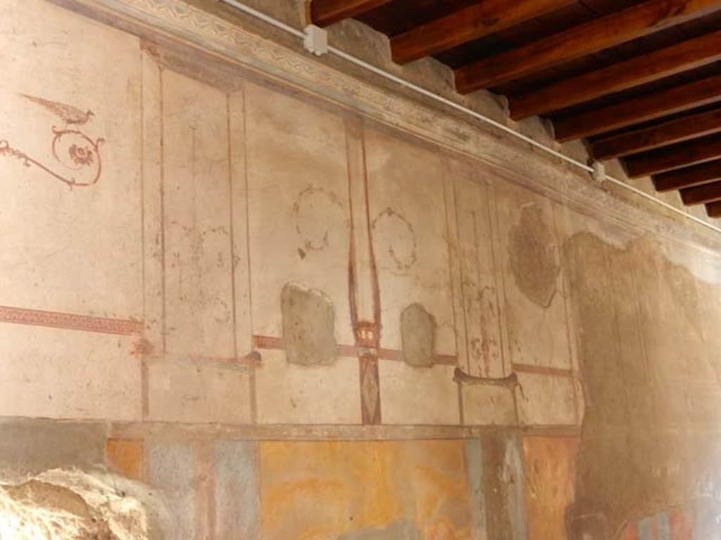 IV.21, Herculaneum. May 2018. Cryptoporticus 31, looking north along west wall with painted decoration.
Photo courtesy of Buzz Ferebee. 
