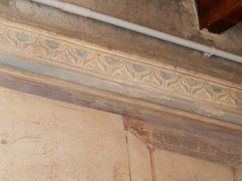 IV.21, Herculaneum. May 2018. Cryptoporticus 31, detail of painted stucco on west wall. Photo courtesy of Buzz Ferebee. 

