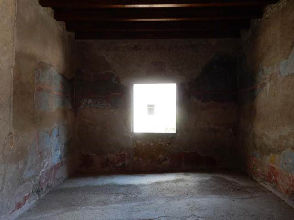 IV.21, Herculaneum. May 2018. Oecus 16, looking north from doorway. Photo courtesy of Buzz Ferebee. 