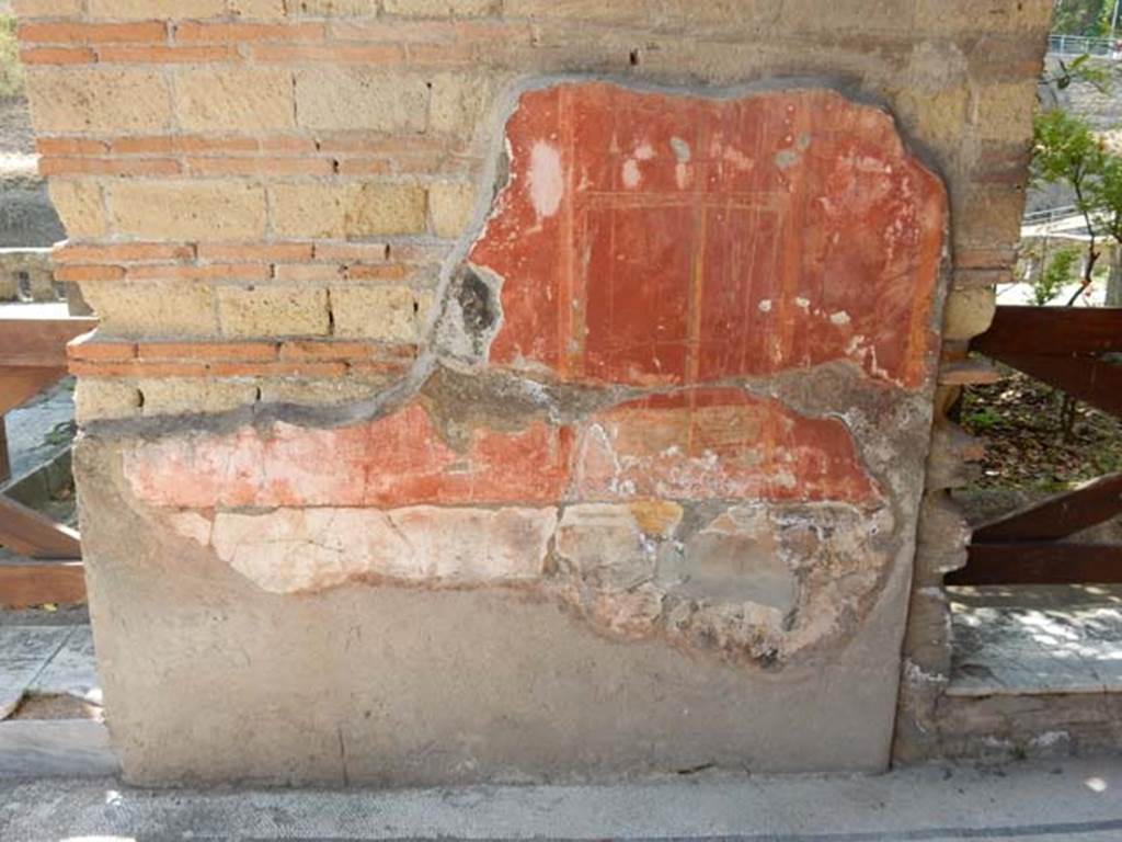 IV.21, Herculaneum. May 2018. Cryptoporticus 30, south wall on west side of Room 18, with remaining painted decoration.
Photo courtesy of Buzz Ferebee. 
