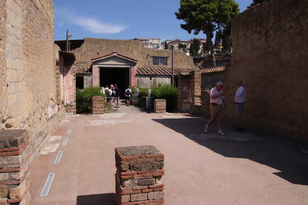 IV.21, Herculaneum, September 2019. Room 15, looking north towards garden area, from Cryptoporticus 30. 
Photo courtesy of Klaus Heese.
Maiuri wrote that the south quarters between the garden and the terraces opening upon the view of the shore and the gulf, were still even more sumptuous, though less well preserved. In the centre was a room that served as a summer triclinium and oecus, unfortunately only a small part of the flooring in opus sectile escaped the sacking of the cuniculi, and little remains of the decoration (a still-life and a mythological or tragic painting on the corner pilaster.
This room is flanked by two beautiful smaller ones, with windows looking onto the garden, and with marble flooring.
In the middle of the loggia is a pergola with four pilasters, and on either side there is a room for repose and for the siesta (diaetae); one of these [Diaeta 23] had superb remains of an opus sectile floor. Beyond these rooms was an uncovered terrace (solarium). 
See Maiuri, Amedeo, (1977). Herculaneum. 7th English ed, of Guide books to the Museums Galleries and Monuments of Italy, No.53 (p.63).
