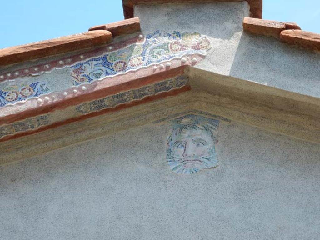 IV.21, Herculaneum. May 2018. Garden area 32, detail from upper west end and centre. Photo courtesy of Buzz Ferebee. 