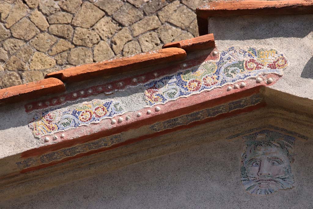 IV.21, Herculaneum. September 2019. Garden area 32, detail from west side of centre. Photo courtesy of Klaus Heese.