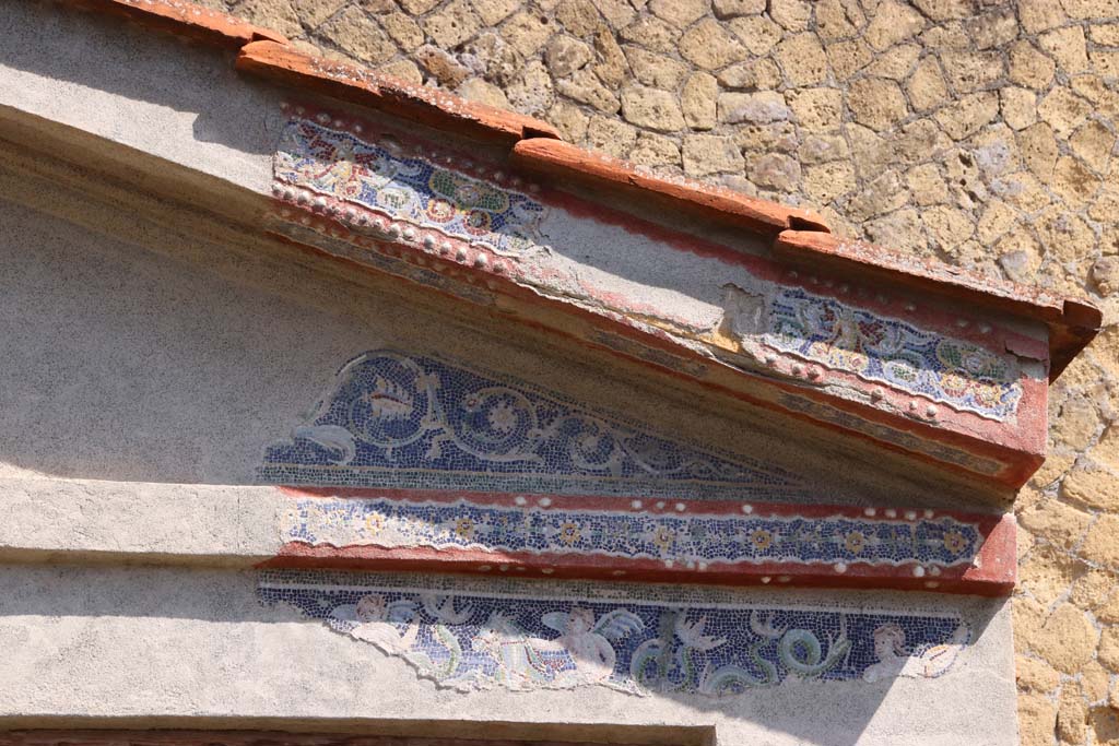 IV.21, Herculaneum, September 2019. 
Garden 32, east side of great portal showing remaining frieze with cupids on sea-horses.
Photo courtesy of Klaus Heese.
