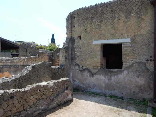 IV.21, Herculaneum. May 2018. Area 34, looking south from south side of garden area.
On the right is the exterior wall of Oecus 15, on its east side.  Photo courtesy of Buzz Ferebee. 

