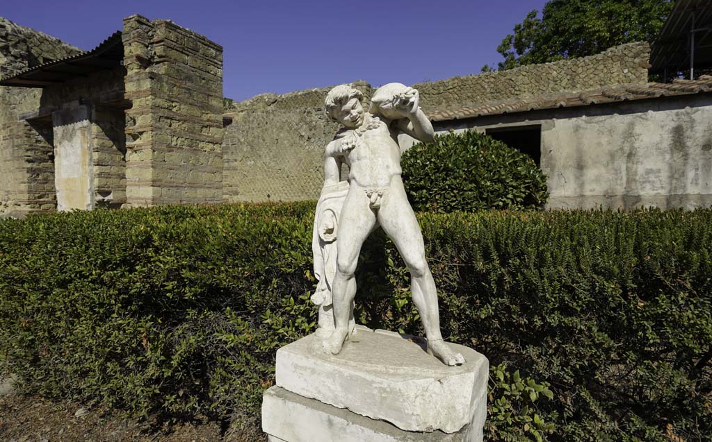 IV.21, Herculaneum, August 2021. Statue of Satyr with wineskin. Photo courtesy of Robert Hanson.