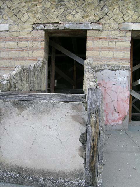 IV, 21, Herculaneum, May 2004. 
Looking west on upper floor, above area of steps leading to midle doorway on balcony around upper atrium. Photo courtesy of Nicolas Monteix.
