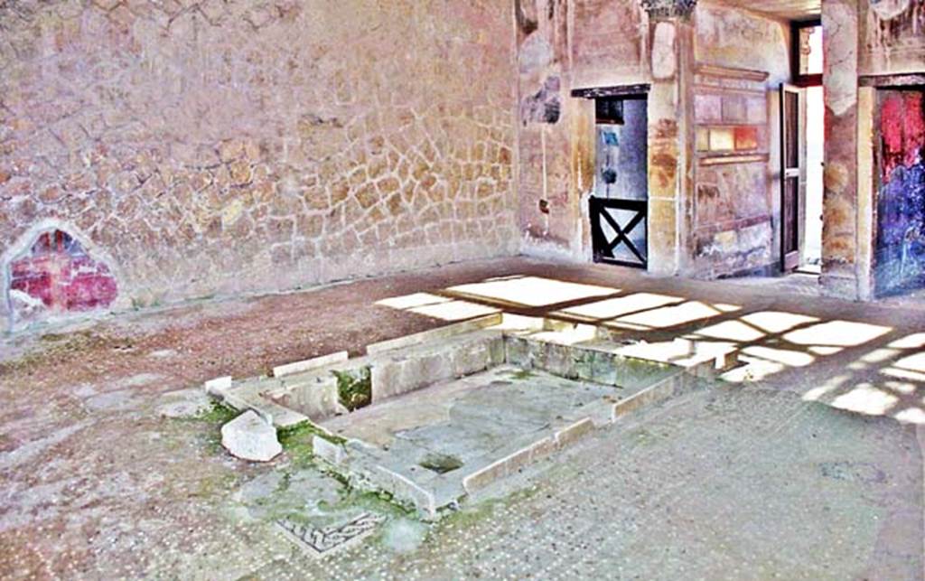 V.1 Herculaneum. May 2018. Room 4, north wall, with recess for bed. Photo courtesy of Buzz Ferebee. 

