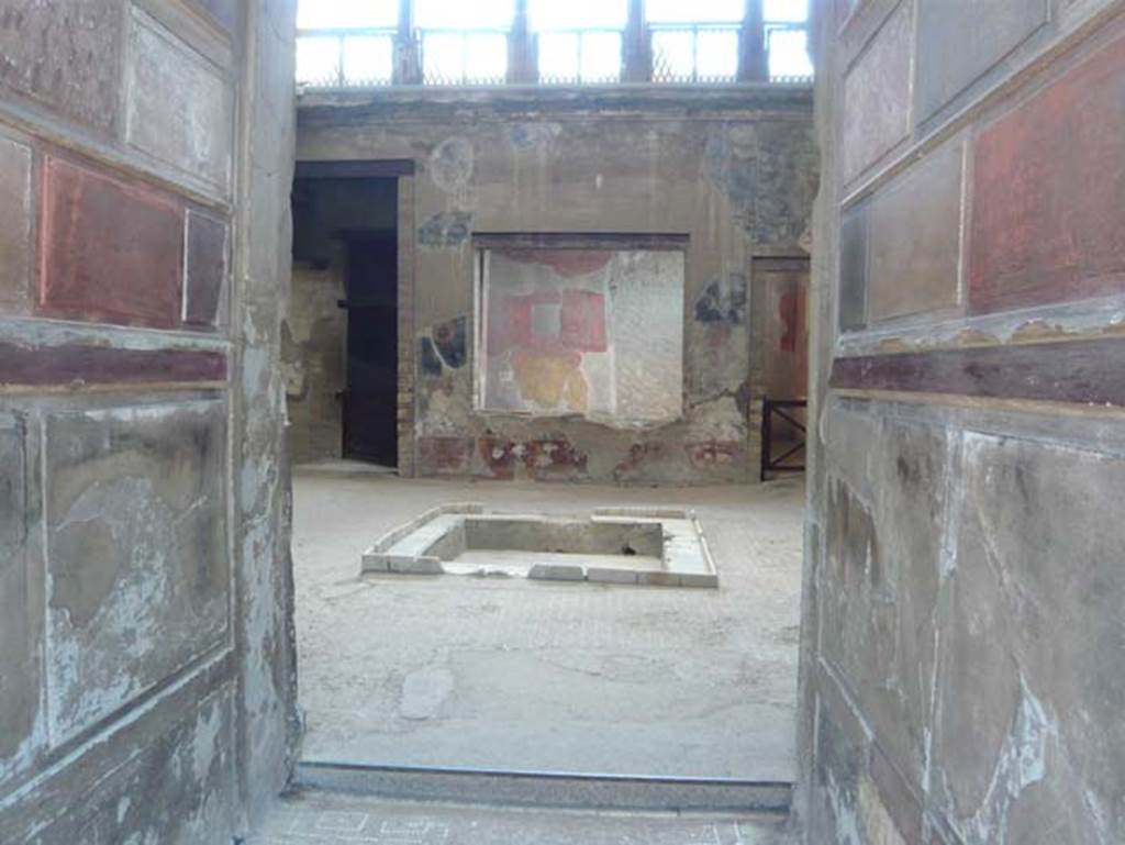 V.1 Herculaneum. August 2013. Looking east across atrium, from entrance corridor. Photo courtesy of Buzz Ferebee.