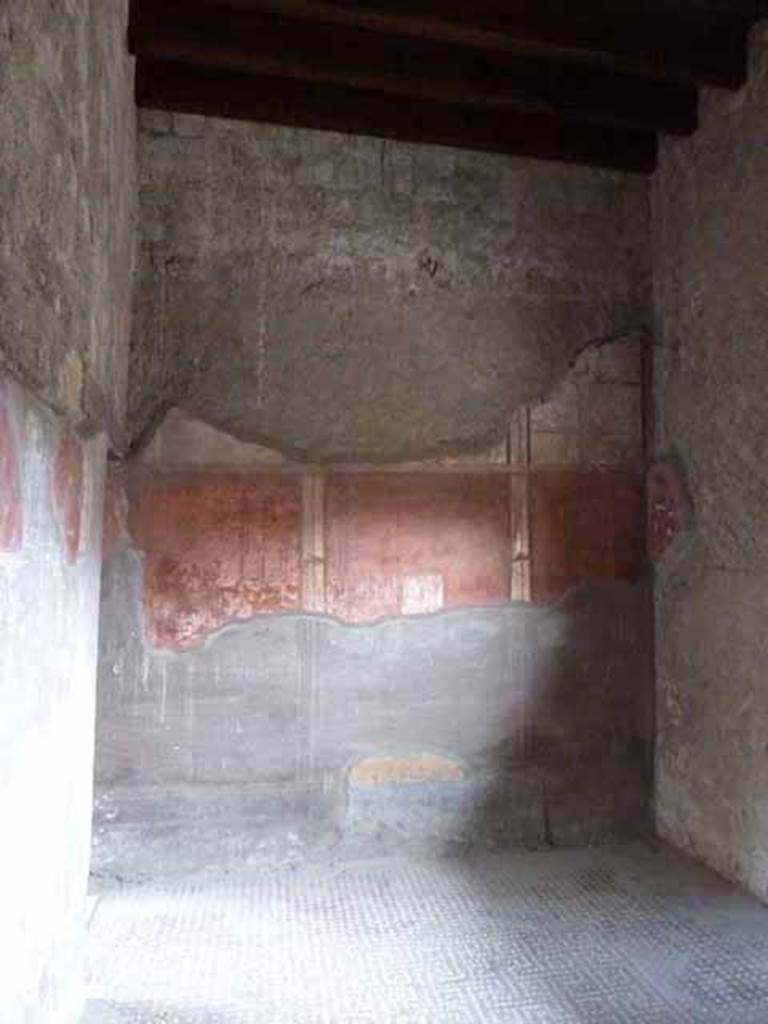 V.1 Herculaneum. May 2010. Room 2, looking towards south wall.