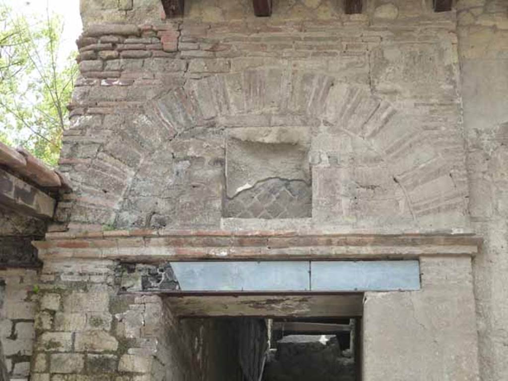 V.2, Herculaneum. May 2010. Doorway to steps to upper floor, on south side of Cardo IV Superiore. 