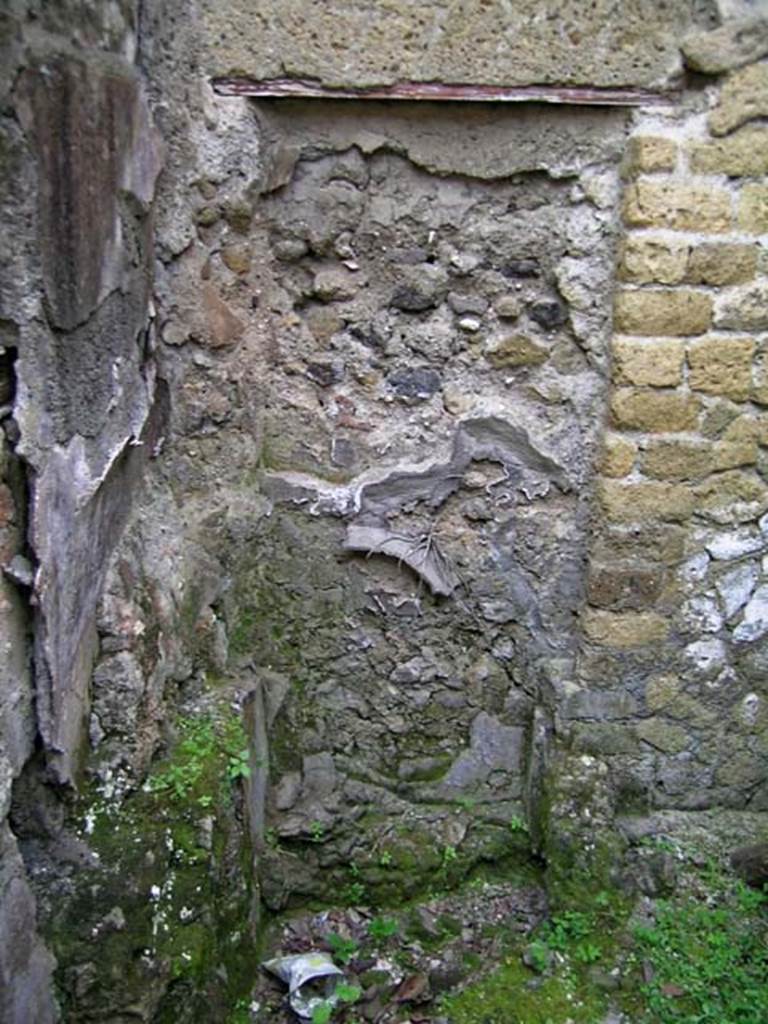 V.4, Herculaneum, May 2005. Room a, south wall of the latrine.
Photo courtesy of Nicolas Monteix.

