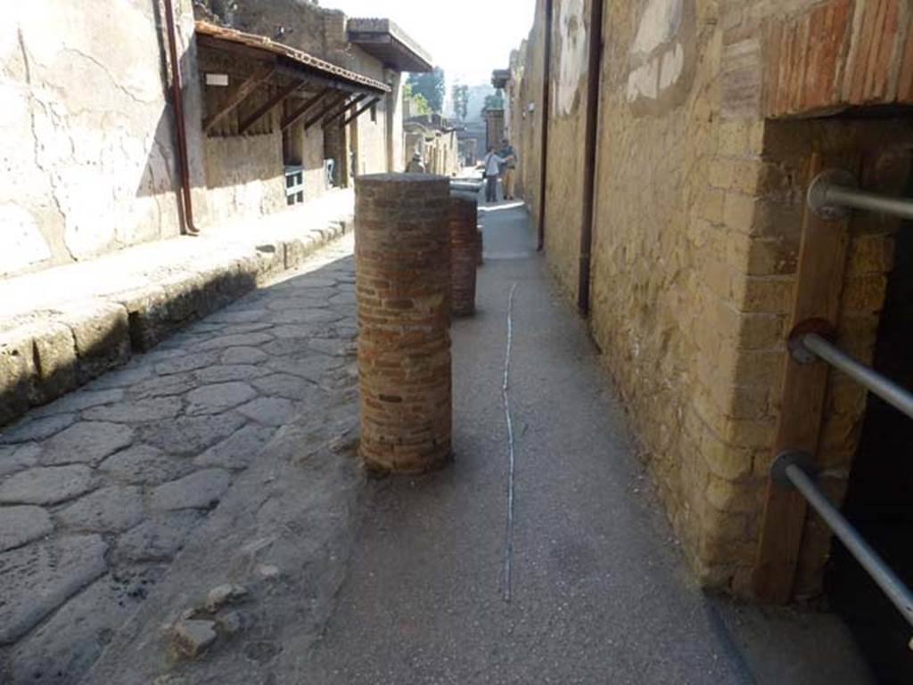 Cardo IV. Superiore, Herculaneum, June 2012. Looking south, with V.4 and V.3, on left.  Photo courtesy of Michael Binns.
