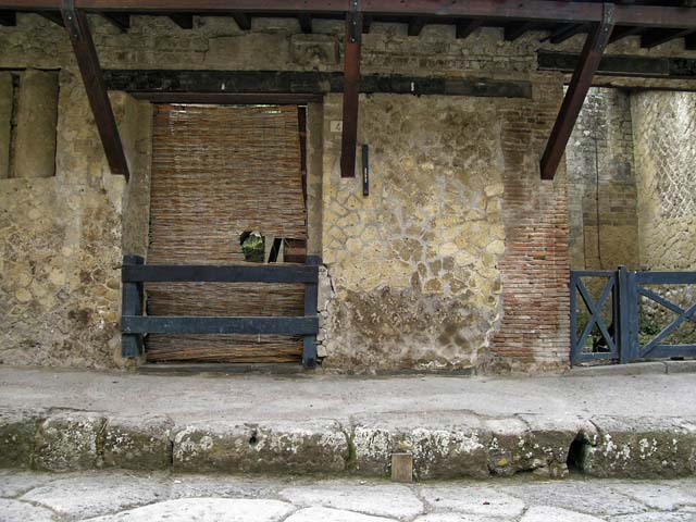 V.3-4, Herculaneum, May 2005. Looking towards doorways on east side of Cardo IV.
Photo courtesy of Nicolas Monteix.
