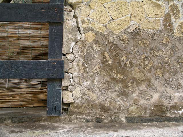 V.4, Herculaneum, May 2005. Detail of pilaster on south side of doorway. Photo courtesy of Nicolas Monteix.