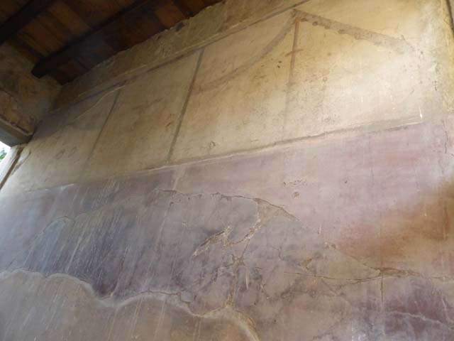 V.5 Herculaneum, September 2015. Upper west end of south wall of entrance corridor.