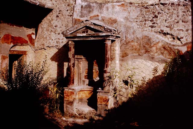 Ins. V.5, Herculaneum. 1964. Aedicula shrine against east wall of garden. Photo by Stanley A. Jashemski.
Source: The Wilhelmina and Stanley A. Jashemski archive in the University of Maryland Library, Special Collections (See collection page) and made available under the Creative Commons Attribution-Non Commercial License v.4. See Licence and use details. J64f1173
