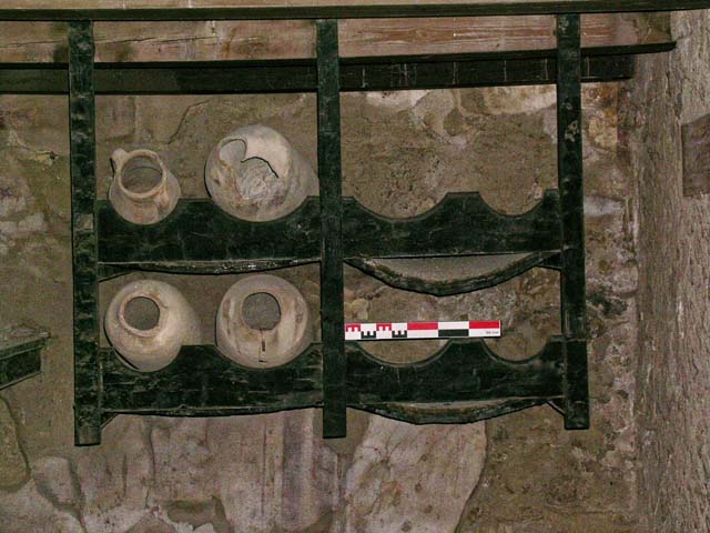 V.6, Herculaneum. June 2006. Amphora rack against south wall. Photo ...