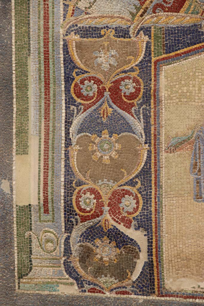 V.7 Herculaneum. September 2019. Detail of lower south-west corner of mosaic.
Photo courtesy of Klaus Heese. 
