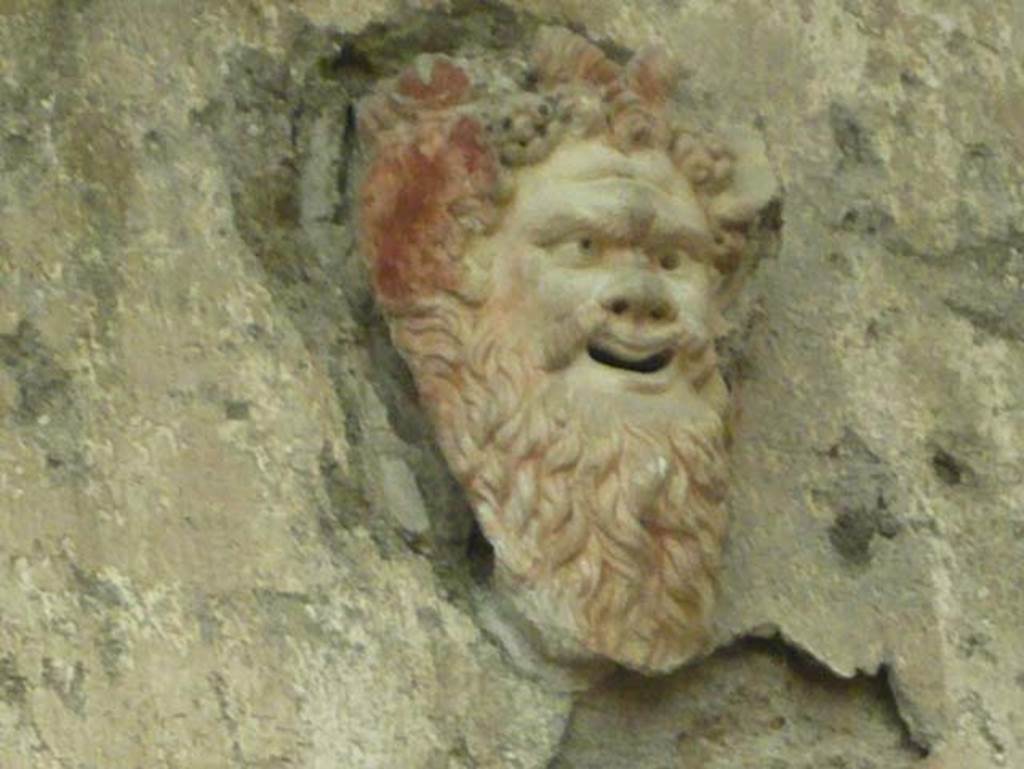V.7, Herculaneum. August 2013. Detail of mask on north wall. Photo courtesy of Buzz Ferebee.