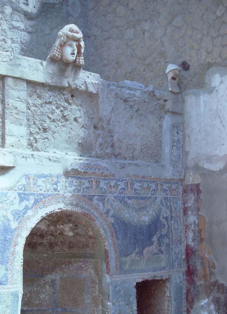 V.7 Herculaneum. 7th August 1976. Looking towards upper north wall of courtyard.
Photo courtesy of Rick Bauer, from Dr George Fay’s slides collection.
