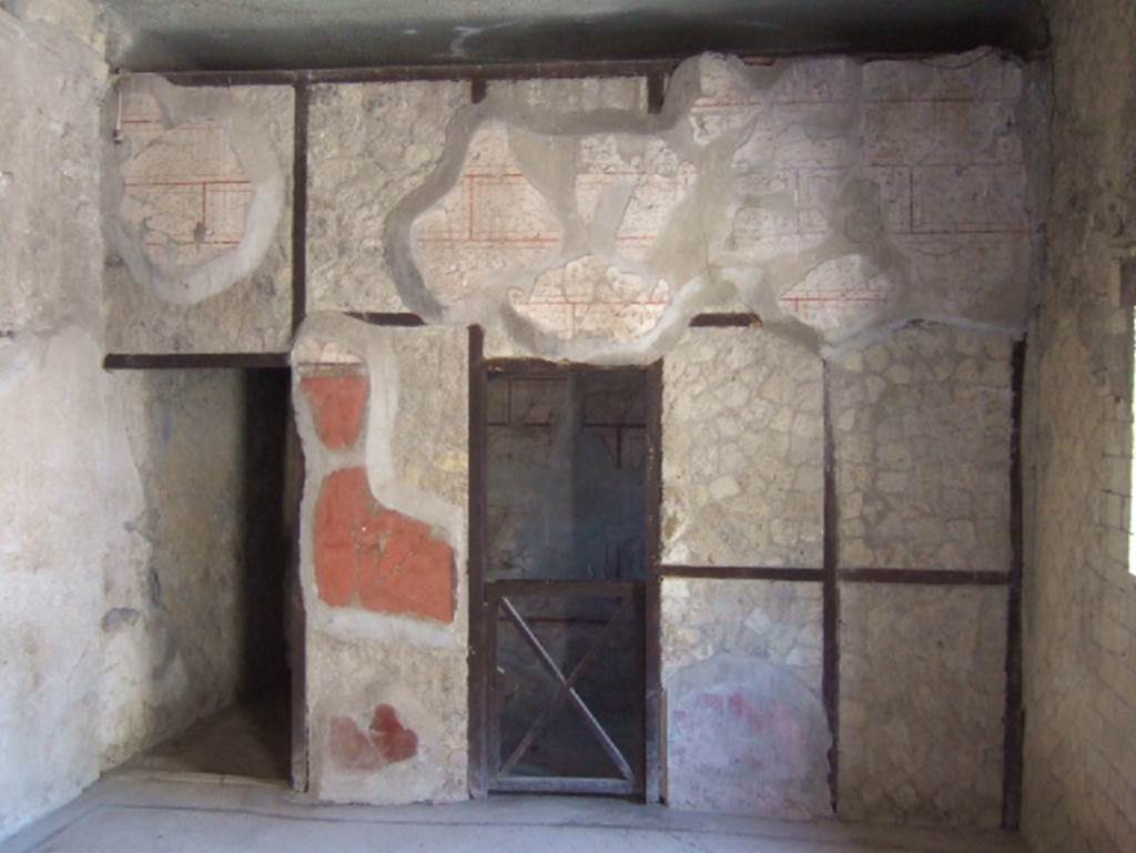 V.8 Herculaneum. May 2006. Room 1, south wall of entrance hall. 