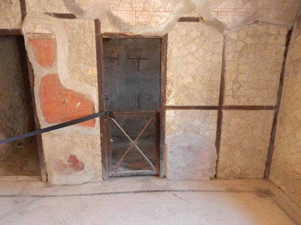 V.8 Herculaneum. May 2018. Room 1, south wall of entrance hall with doorway to room 8, in centre. 
Photo courtesy of Buzz Ferebee. 
