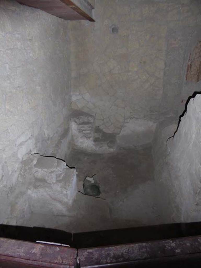 V.8, Herculaneum. October 2014. Looking south from end of corridor, into an unnumbered room. Photo courtesy of Michael Binns.
