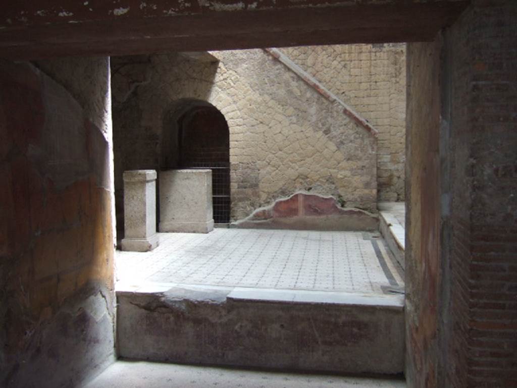 V.8 Herculaneum. May 2006. Room 3, looking across the small tablinum towards the east side of the “beautiful” courtyard, area 4.   The raised courtyard had no impluvium but the inclination let the rain water flow into a gutter and a well.
