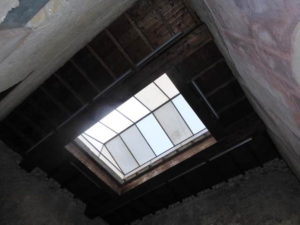 V.8, Herculaneum. October 2014. Modern compluvium in the ceiling of the raised courtyard.  Photo courtesy of Michael Binns.

