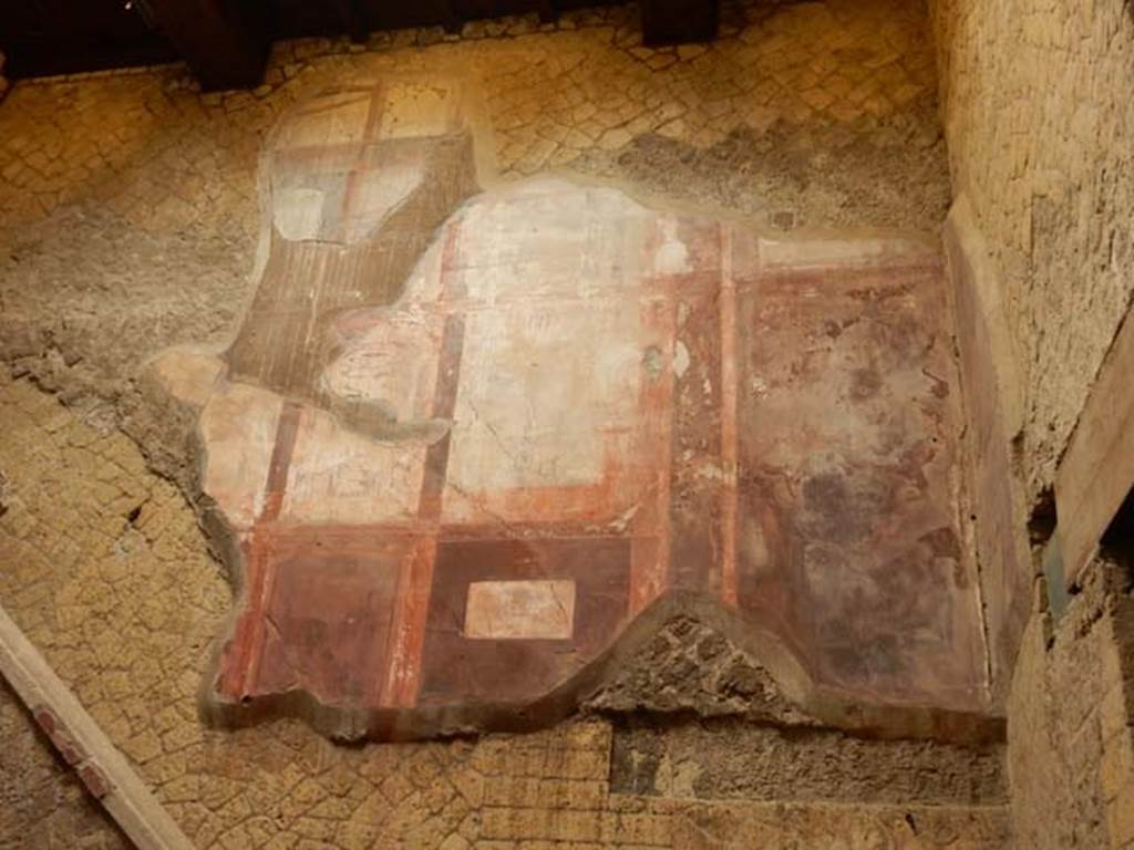 V.8 Herculaneum, May 2018. Area 4, detail of painted decoration on east wall of courtyard. Photo courtesy of Buzz Ferebee.