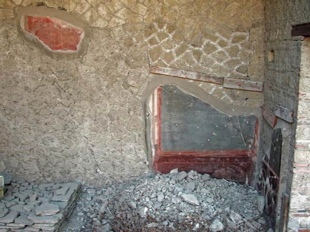 V.8, Herculaneum. September 2003. Upper floor, south wall. Photo courtesy of Nicolas Monteix.