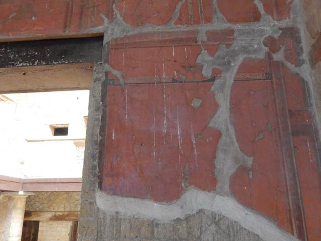 V.8 Herculaneum. May 2018. Room 7, north wall on east side of doorway. Photo courtesy of Buzz Ferebee.