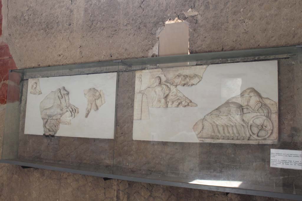 V.8 Herculaneum. March 2014. Room 7, south wall.
Foto Annette Haug, ERC Grant 681269 DÉCOR

