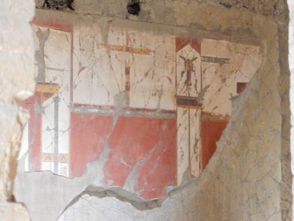 V.8 Herculaneum. May 2018. Room 5, detail from centre and east end of north wall. Photo courtesy of Buzz Ferebee. 