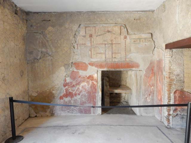 V.8 Herculaneum. September 2021. Room 1, painted decoration on north wall. Photo courtesy of Klaus Heese.
